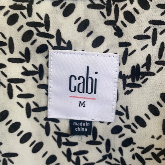 CAbi Split Back Black and White Print Blouse Size M - Picture 4 of 15